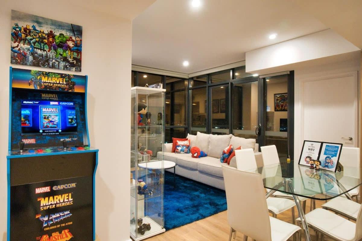 Dc Vs Marvel Theme Ft Arcade Machine Pool Gym Sauna Bbq Apartment Adelaide Exterior photo